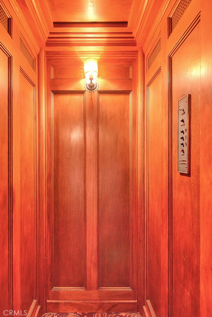 1276 Hillcrest Drive