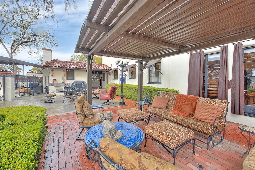 1276 Hillcrest Drive