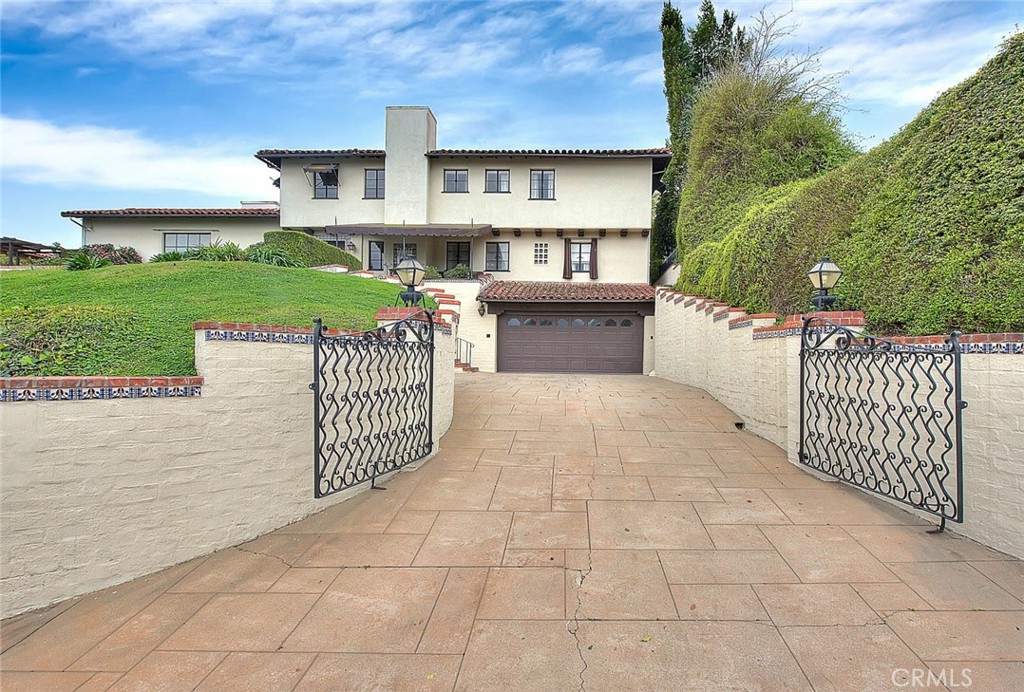 1276 Hillcrest Drive