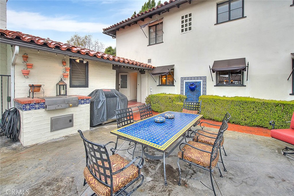1276 Hillcrest Drive