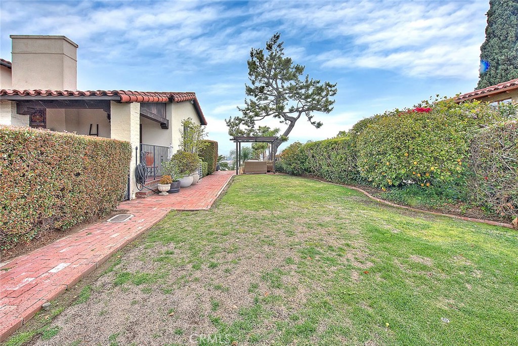 1276 Hillcrest Drive