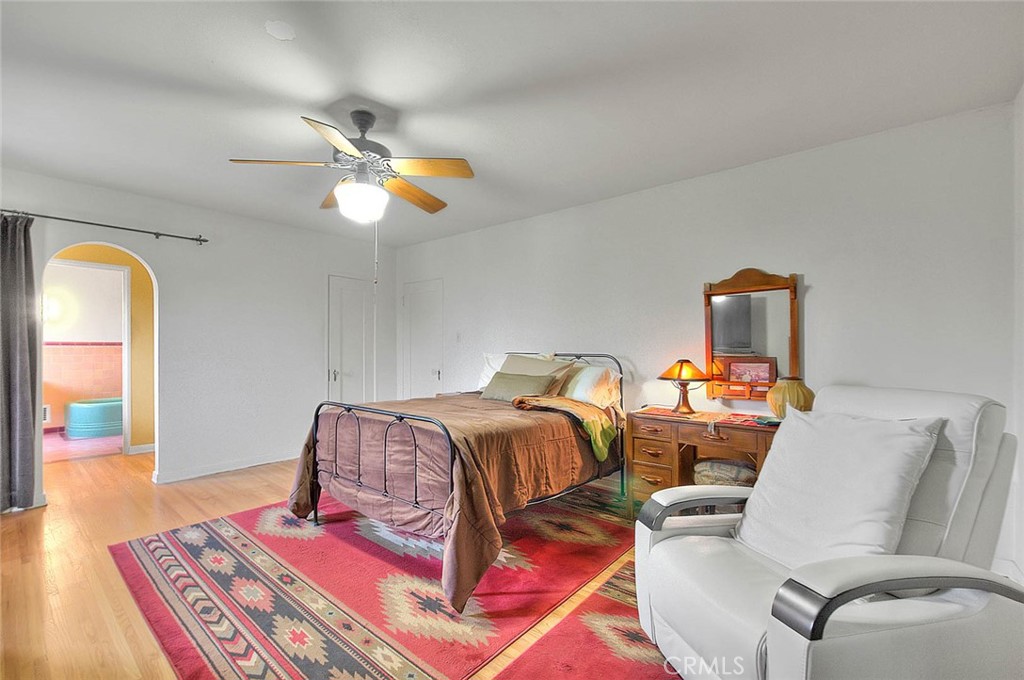 1276 Hillcrest Drive
