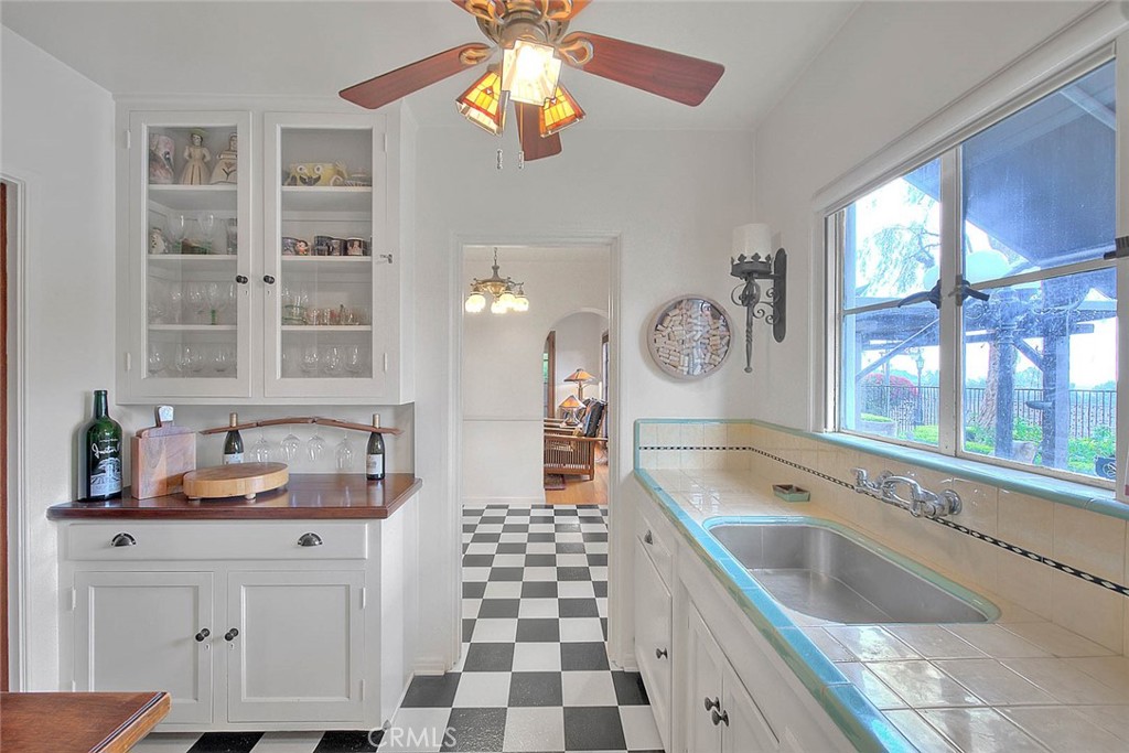 1276 Hillcrest Drive