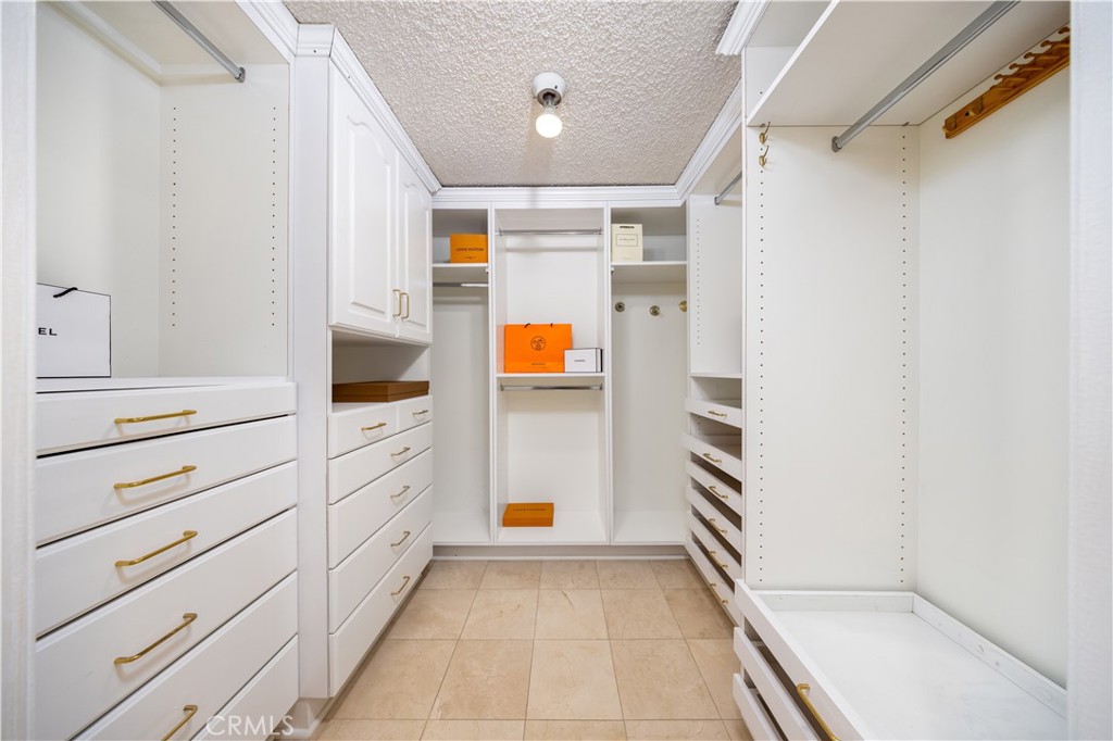 1523 Autumn Hill Road