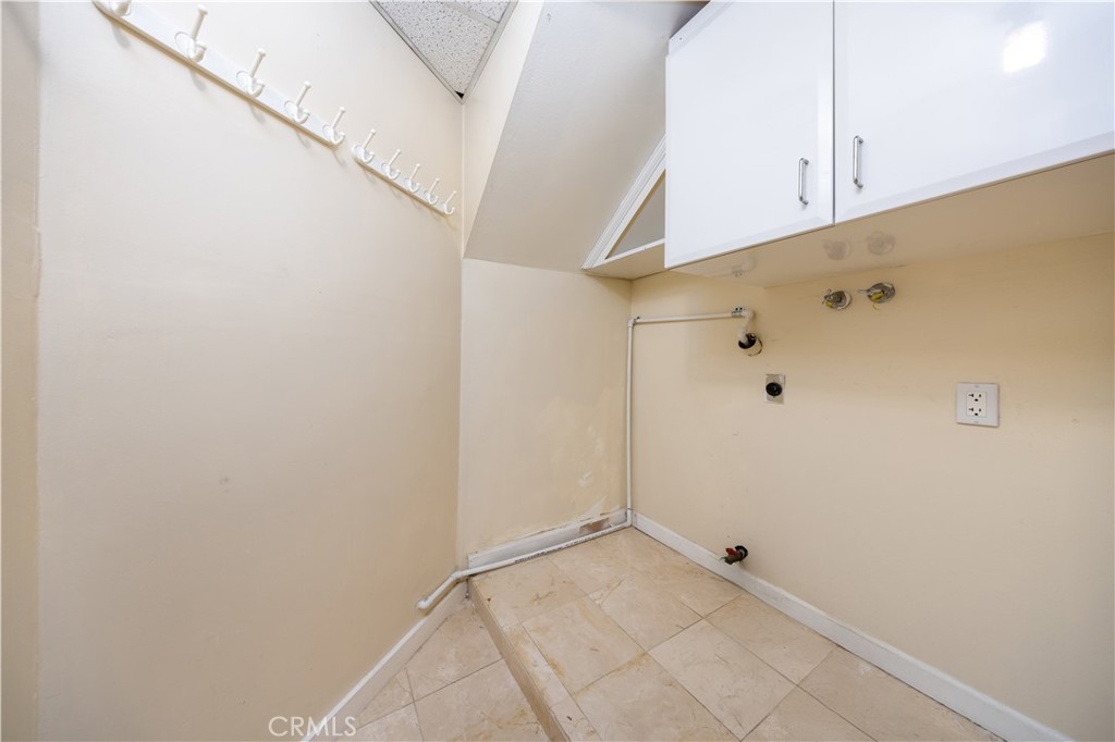 1523 Autumn Hill Road