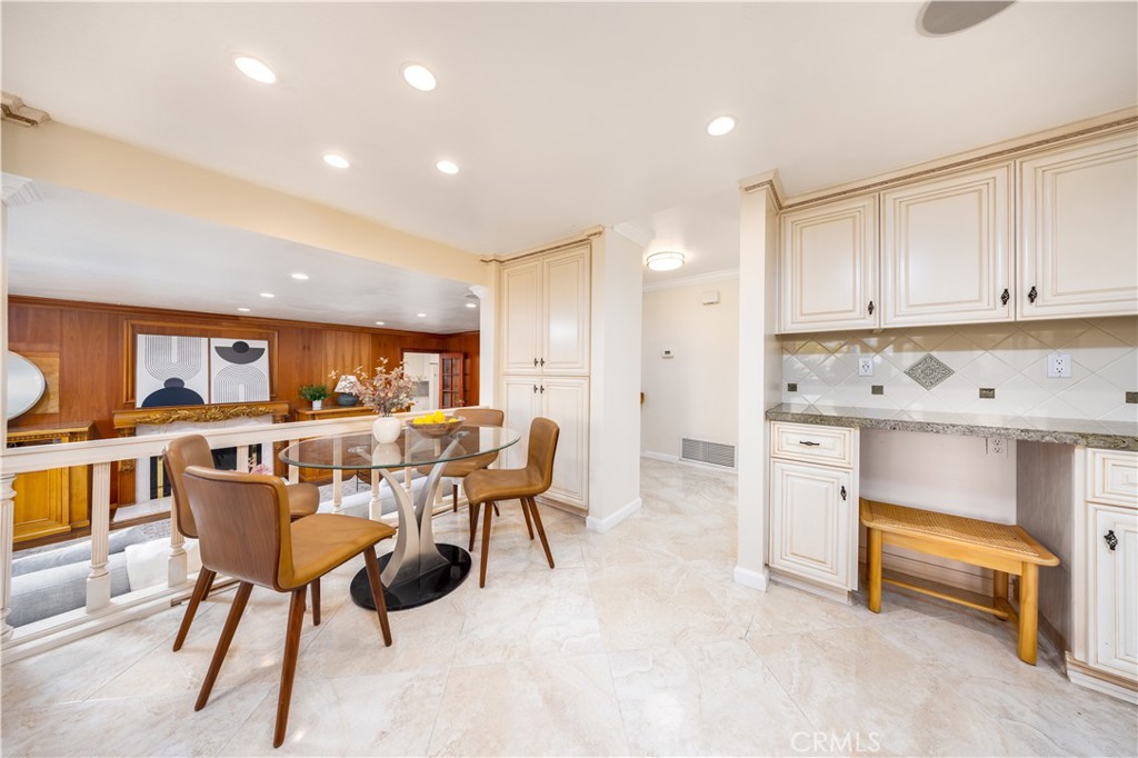 1523 Autumn Hill Road