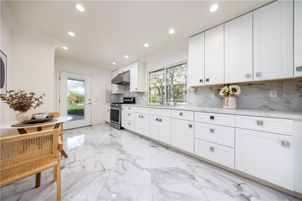 1523 Autumn Hill Road