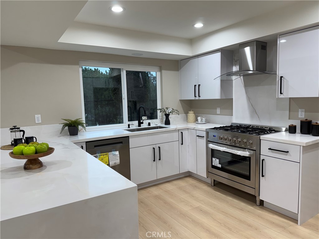 3302 Dolonita Avenue