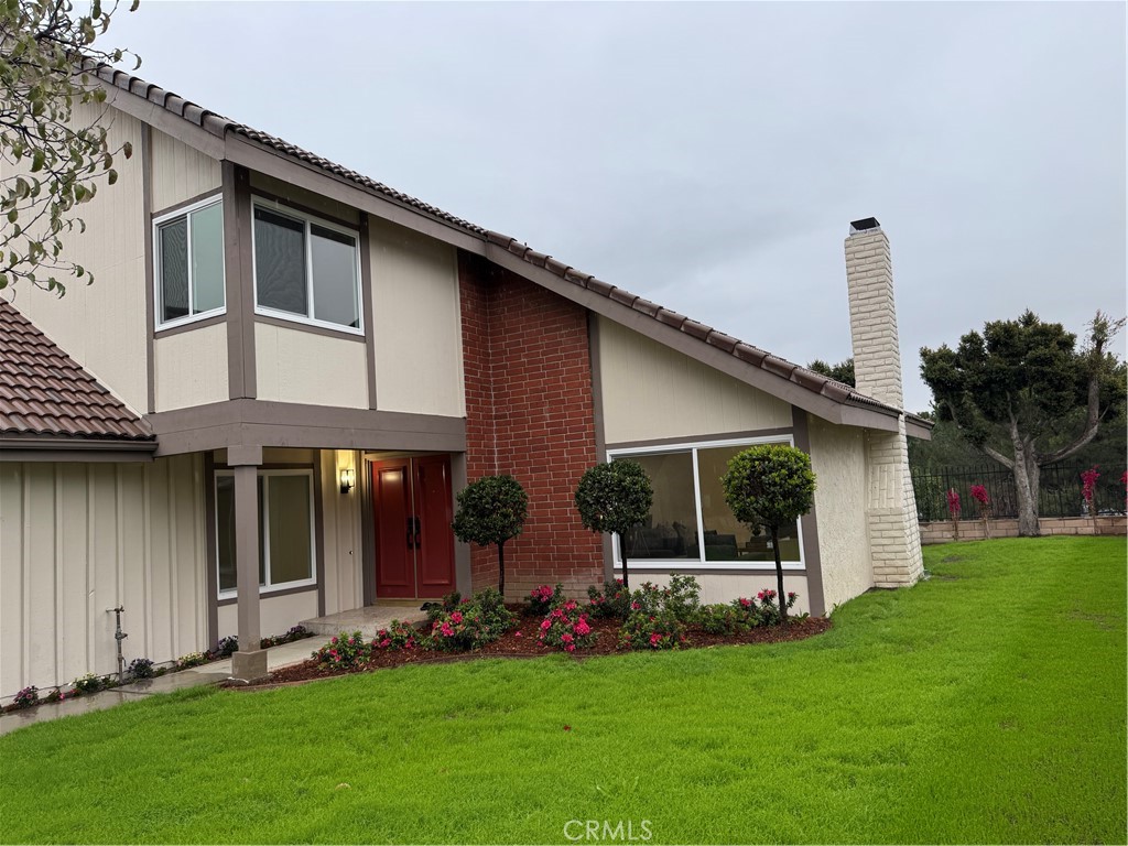 3302 Dolonita Avenue