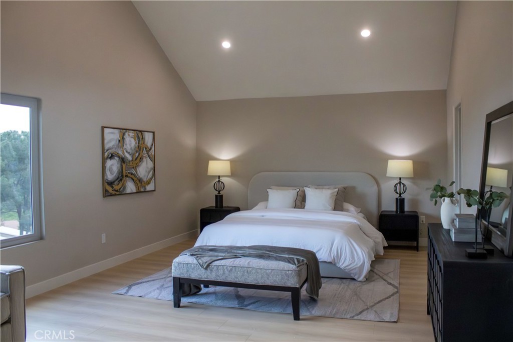 3302 Dolonita Avenue