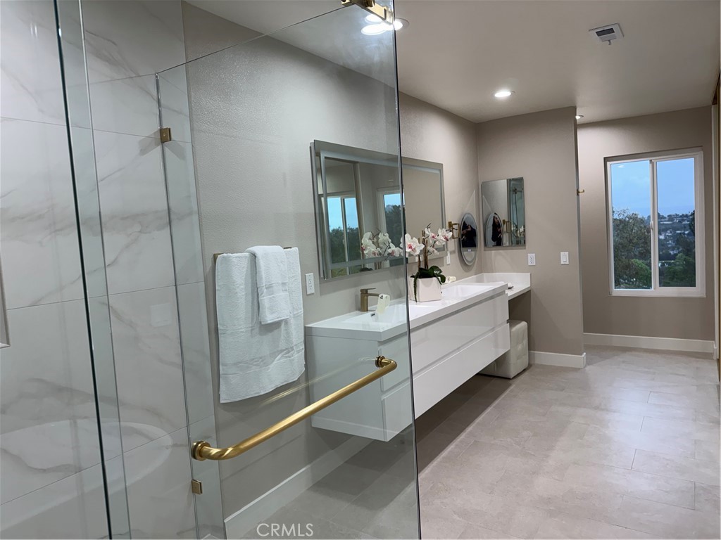 3302 Dolonita Avenue