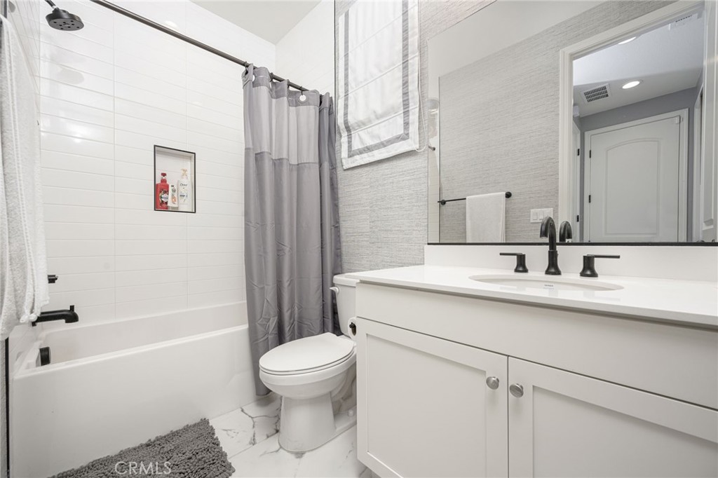 16009 Gardenhouse Avenue