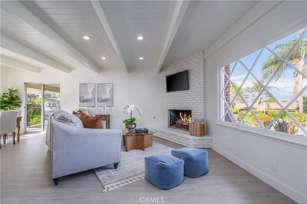 1441 Ameluxen Avenue