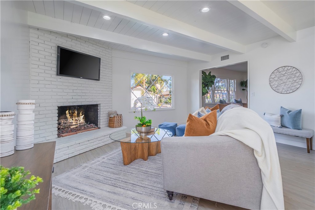 1441 Ameluxen Avenue