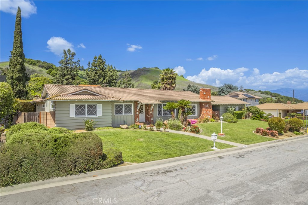 1441 Ameluxen Avenue