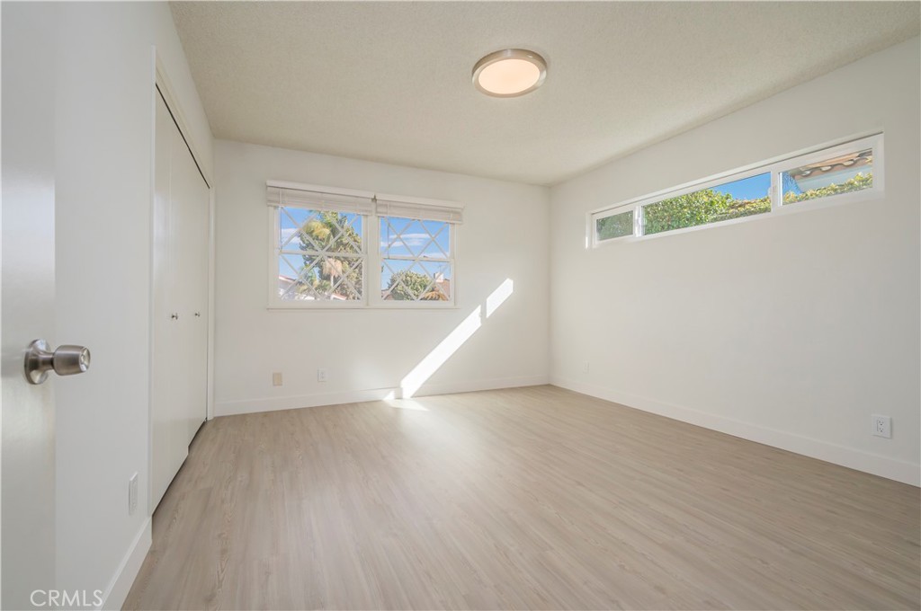 1441 Ameluxen Avenue