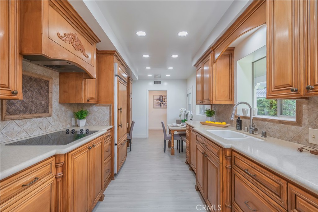 1441 Ameluxen Avenue