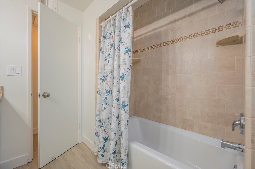 1441 Ameluxen Avenue