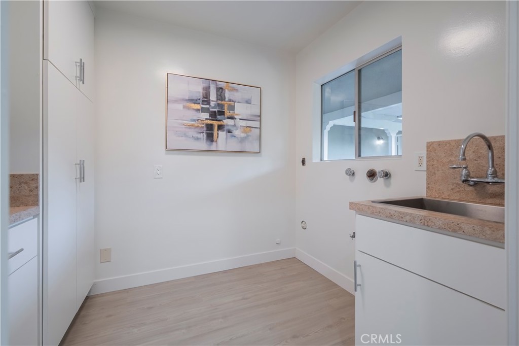 1441 Ameluxen Avenue