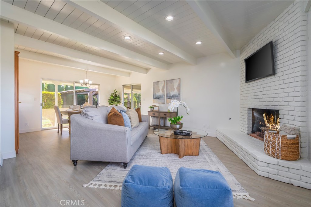 1441 Ameluxen Avenue