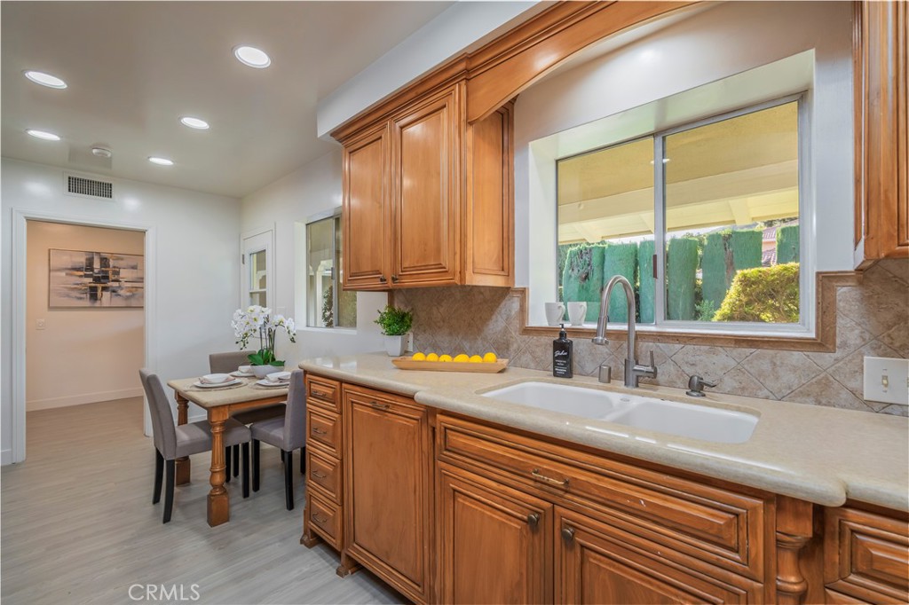 1441 Ameluxen Avenue