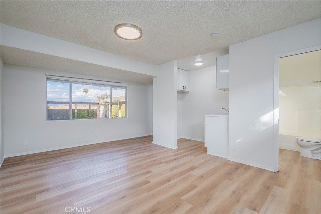 1441 Ameluxen Avenue