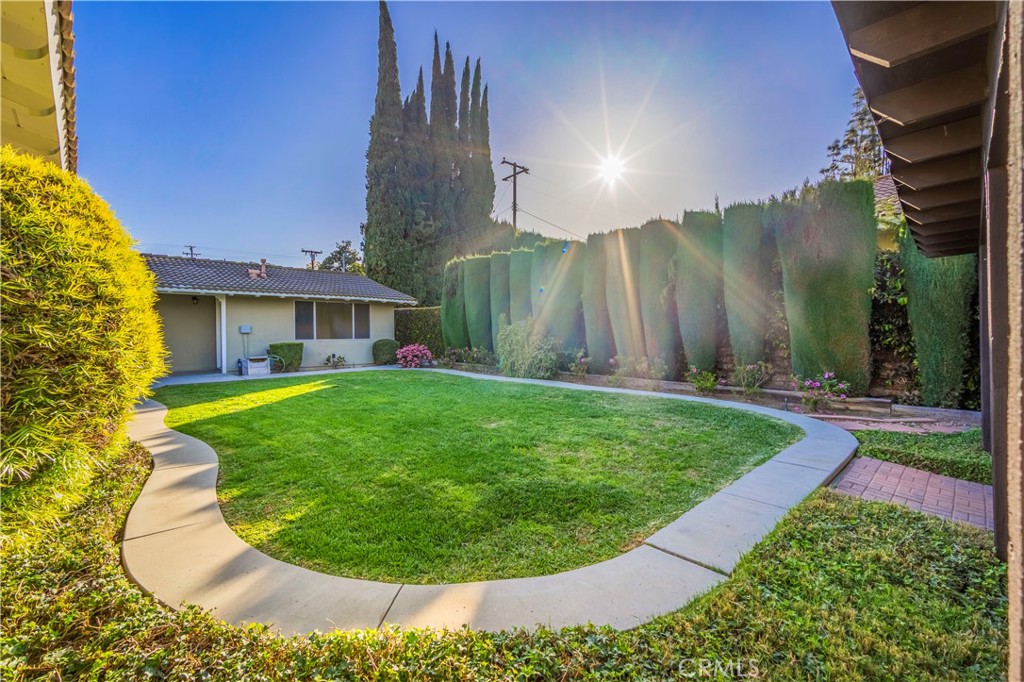 1441 Ameluxen Avenue