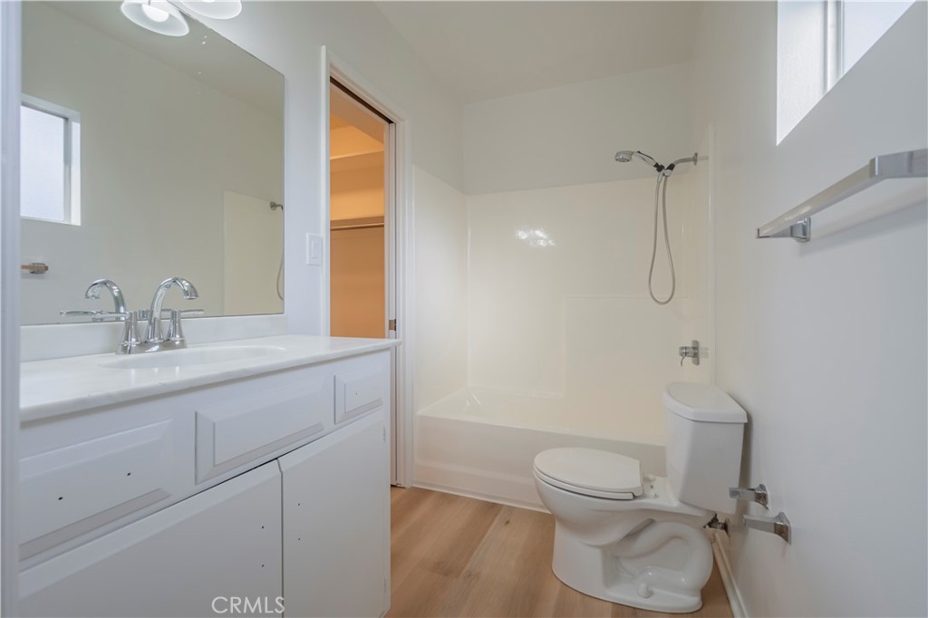 1441 Ameluxen Avenue