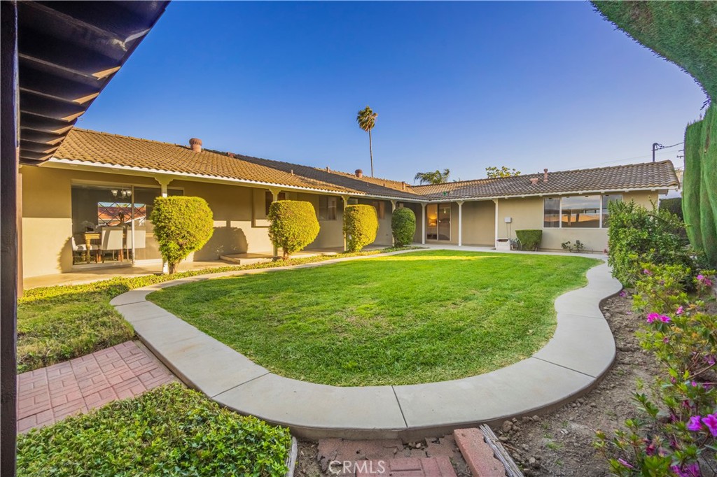 1441 Ameluxen Avenue