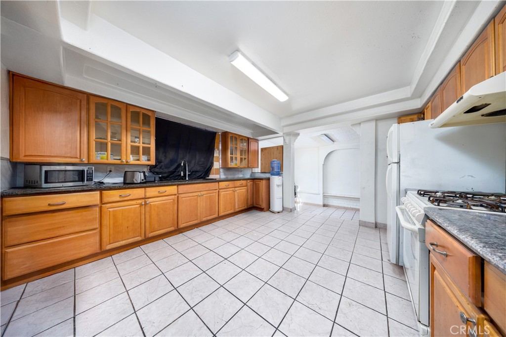 2631 Charlotte Avenue