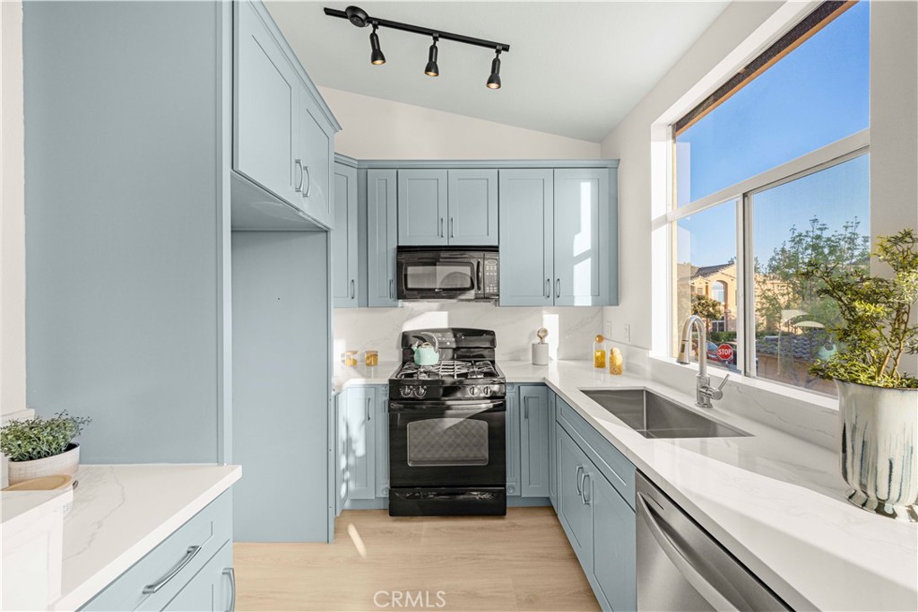 19431 Rue De Valore 44B