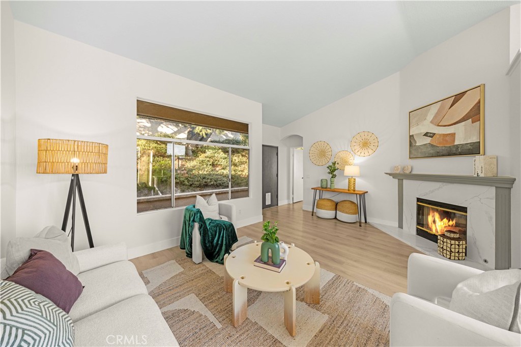 19431 Rue De Valore 44B