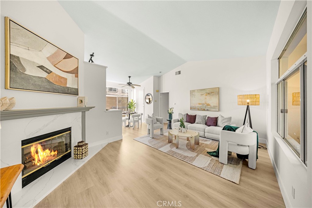 19431 Rue De Valore 44B