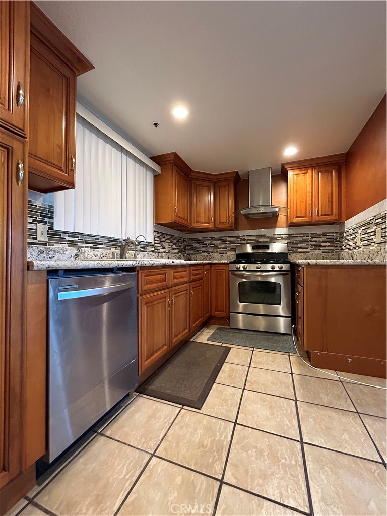 12121 Centralia Street 305