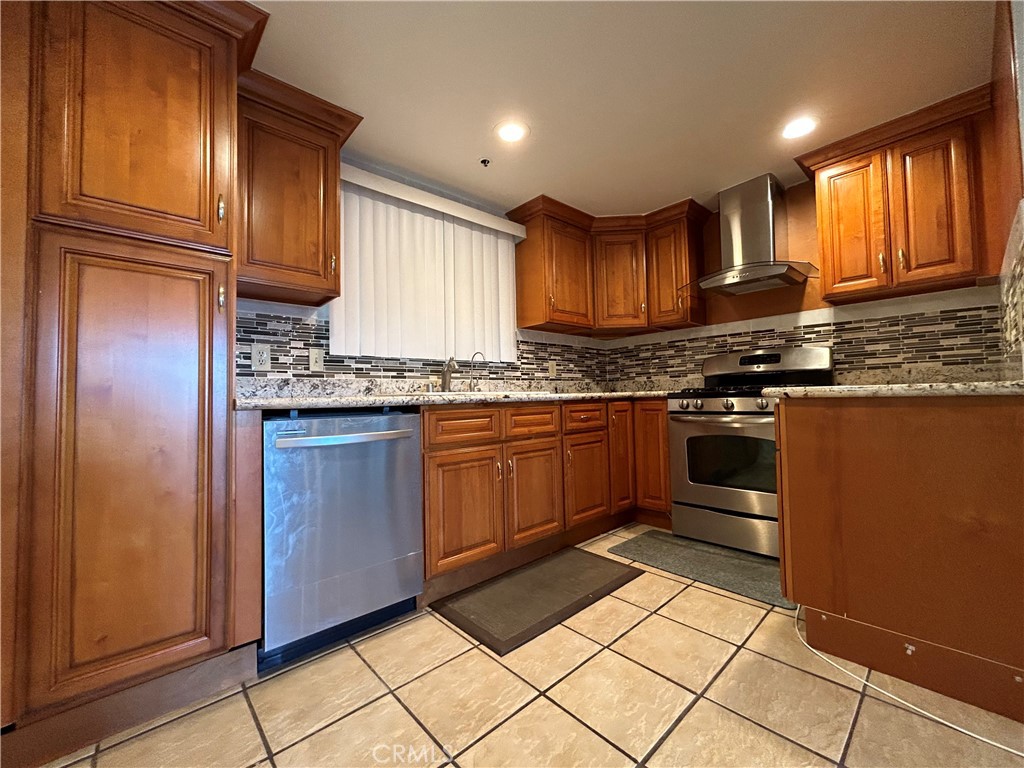 12121 Centralia Street 305