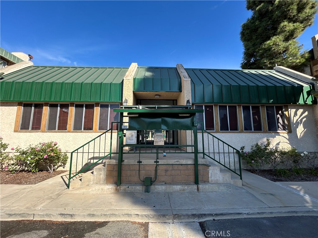 12121 Centralia Street 305