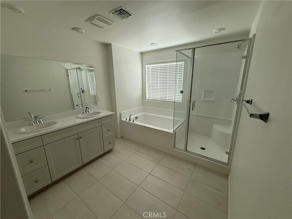 3918 E Cambria Privado