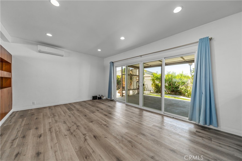 1921 Valemont Avenue