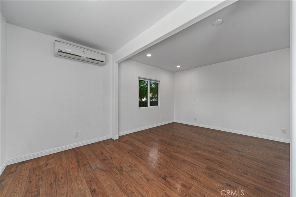 1921 Valemont Avenue