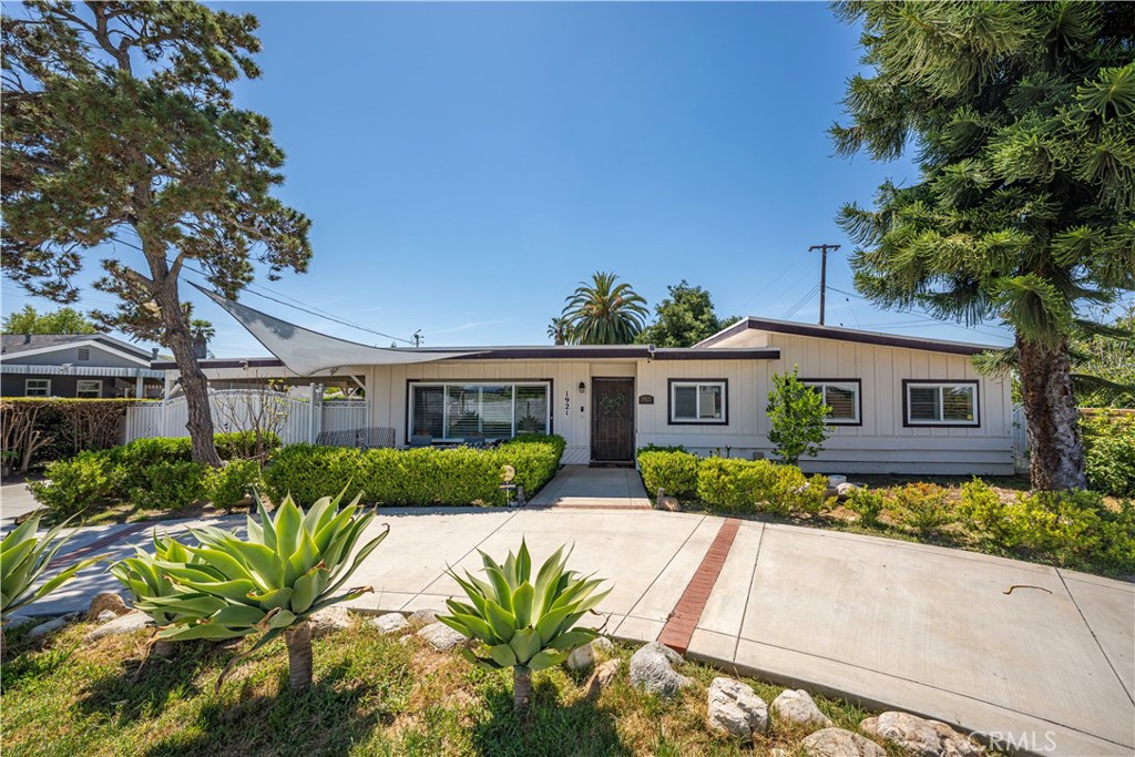 1921 Valemont Avenue