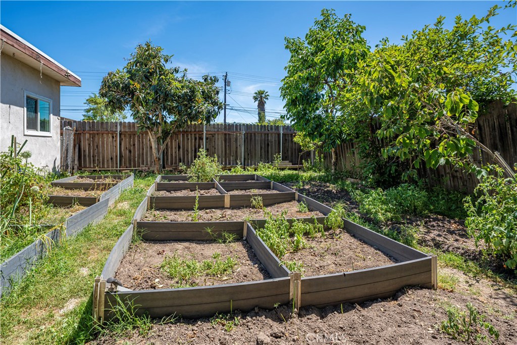 1921 Valemont Avenue