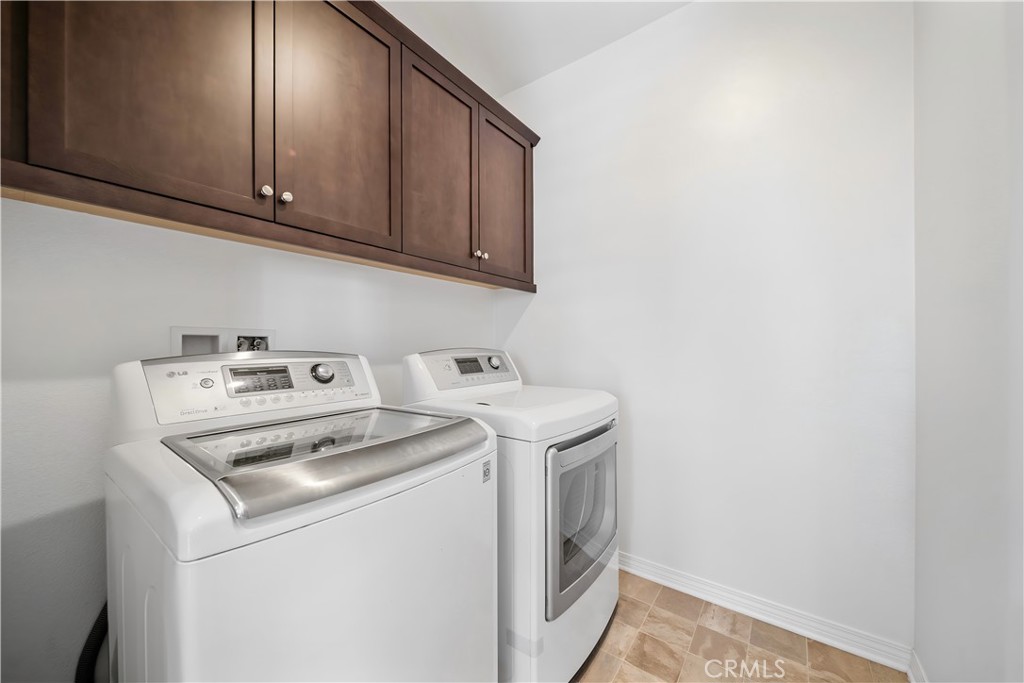 8713 Roving Place