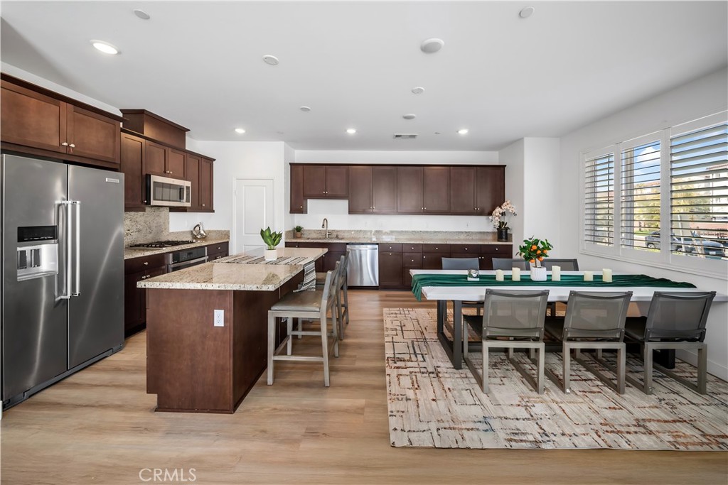 8713 Roving Place