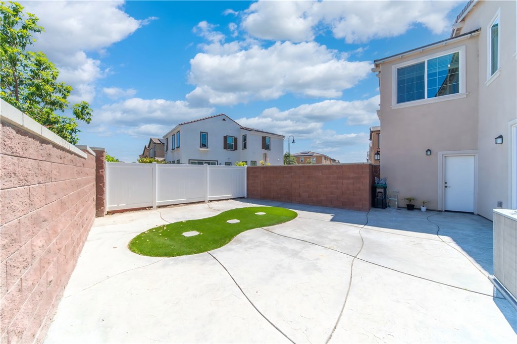 8713 Roving Place