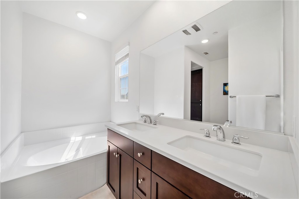 8713 Roving Place