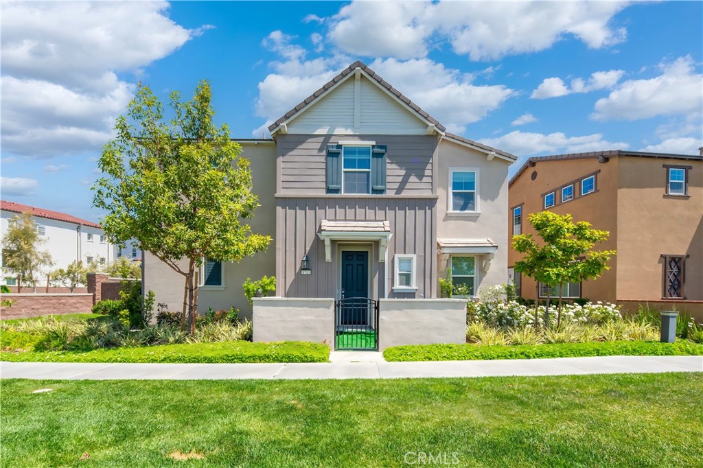 8713 Roving Place