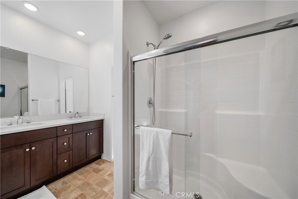 8713 Roving Place