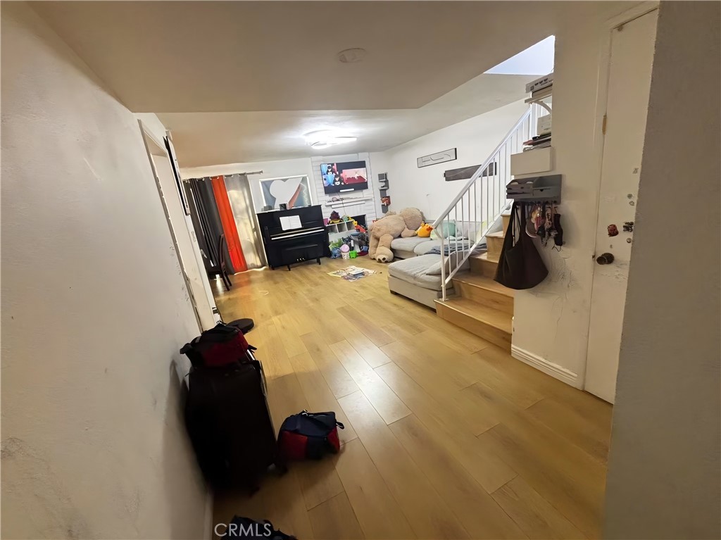 863 S Mountain Avenue 22