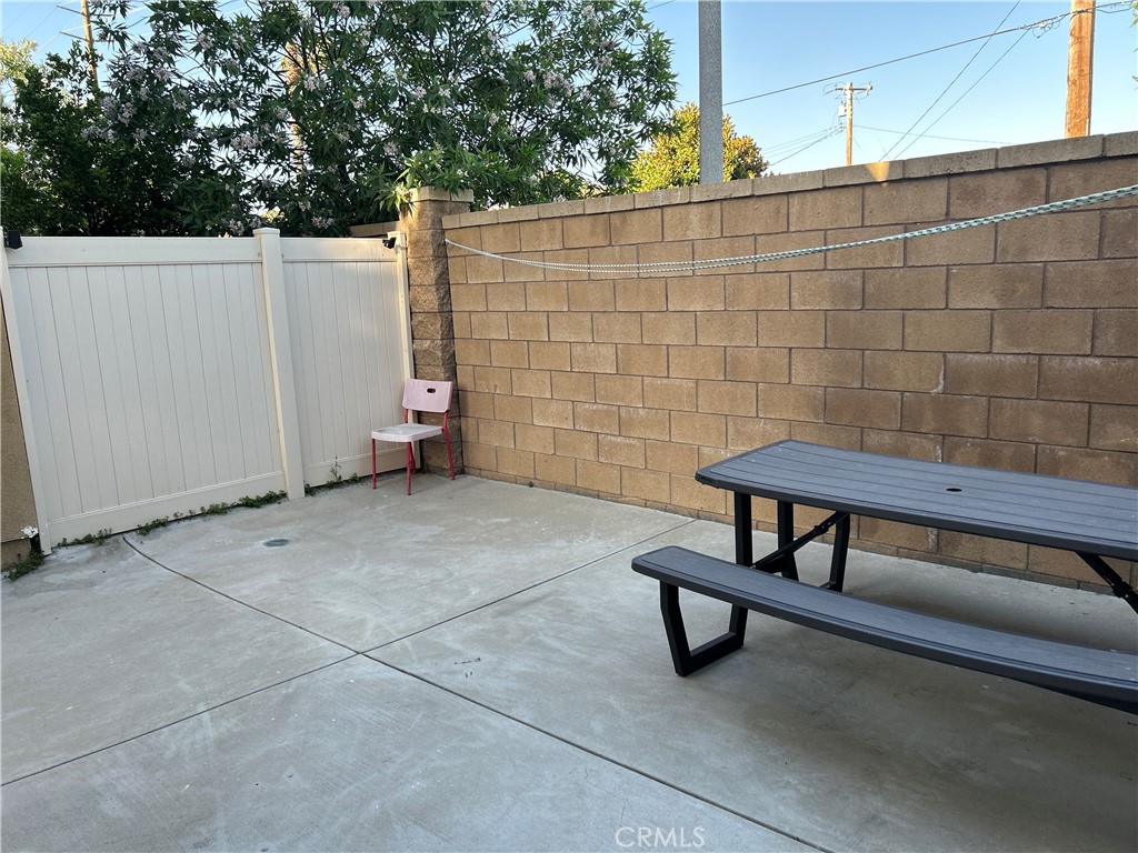 5884 Silver Oaks Drive