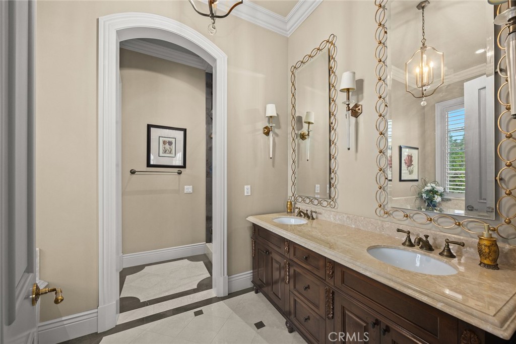 312 W Palm Drive